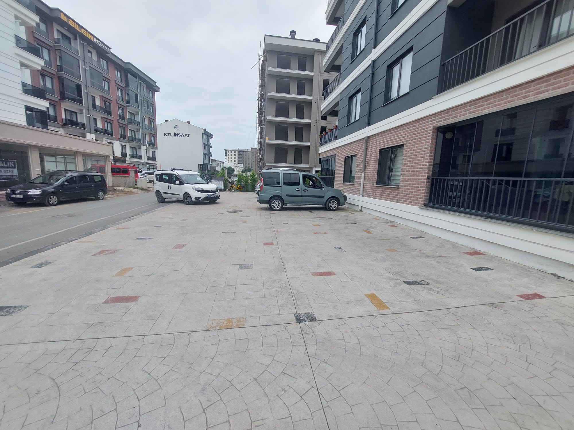 CUMHURİYET MAH. AYZEK OTEL YANINDA SATILIK EŞYALI 1+1